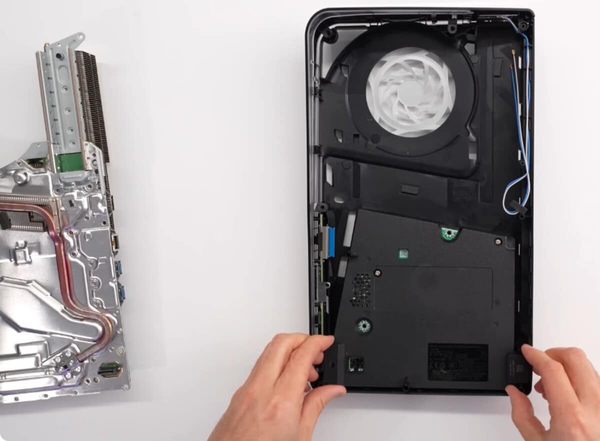 Conservatrice, la PS5 Slim garde le même CPU et innove juste côté  refroidissement